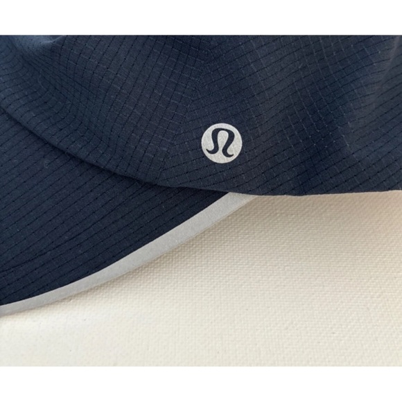 Lululemon FAST FREE RUN HAT *WOVENAIR SZ S M color true navy NWT $38 - Picture 5 of 7